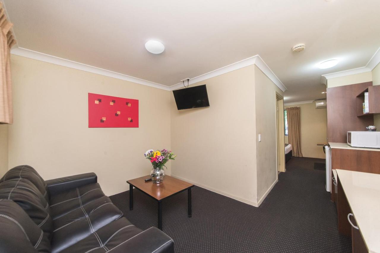 Rocky Resort Motor Inn Rockhampton Exterior photo