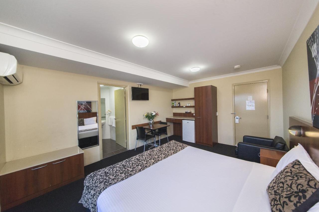 Rocky Resort Motor Inn Rockhampton Exterior photo