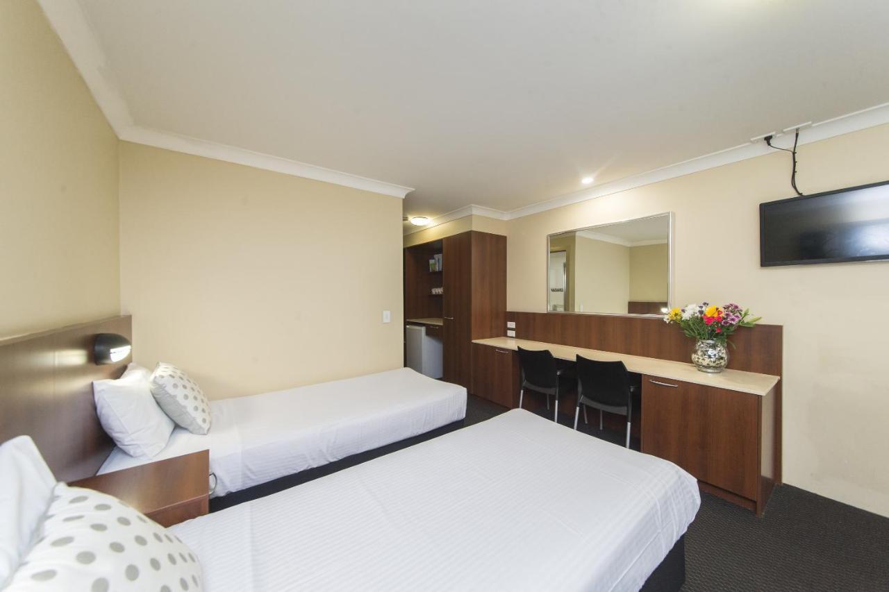 Rocky Resort Motor Inn Rockhampton Exterior photo