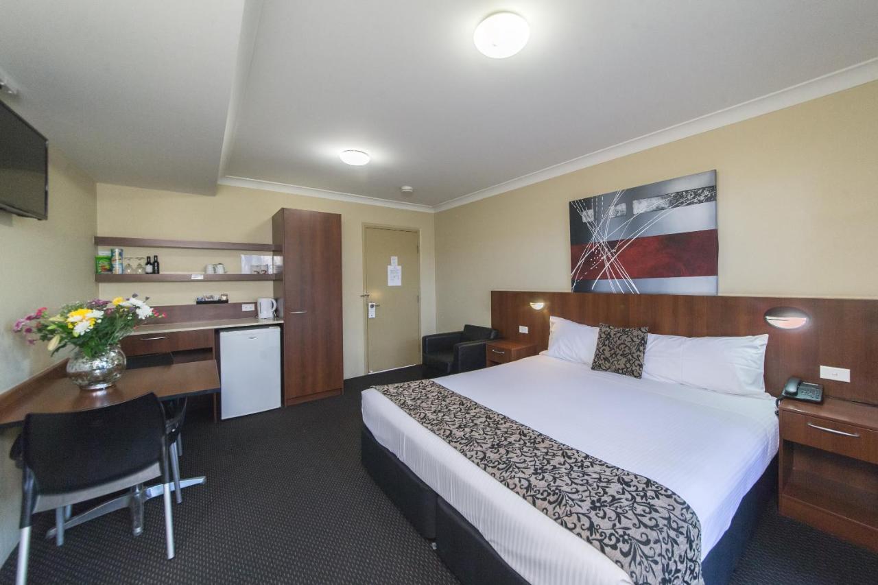 Rocky Resort Motor Inn Rockhampton Exterior photo