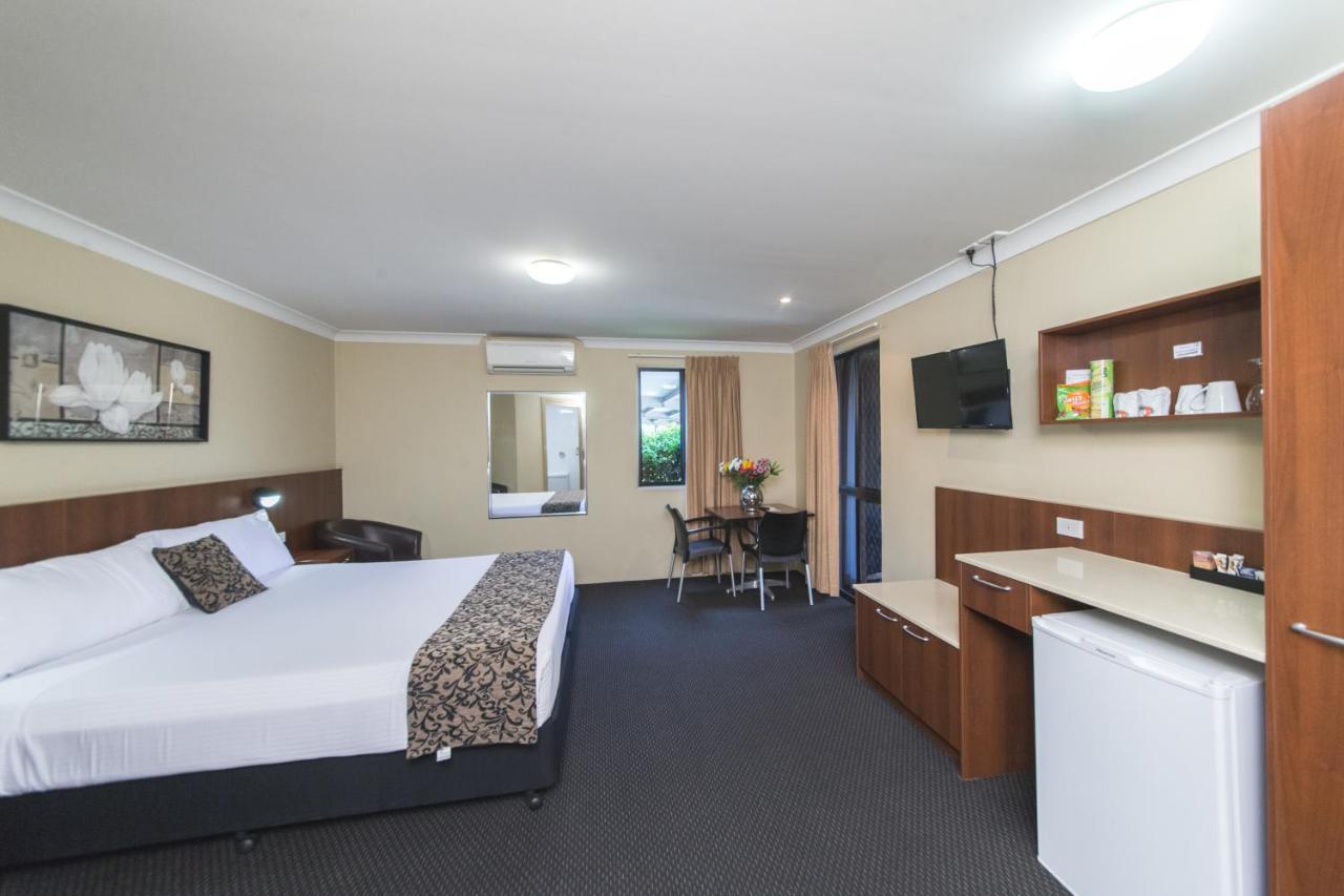 Rocky Resort Motor Inn Rockhampton Exterior photo